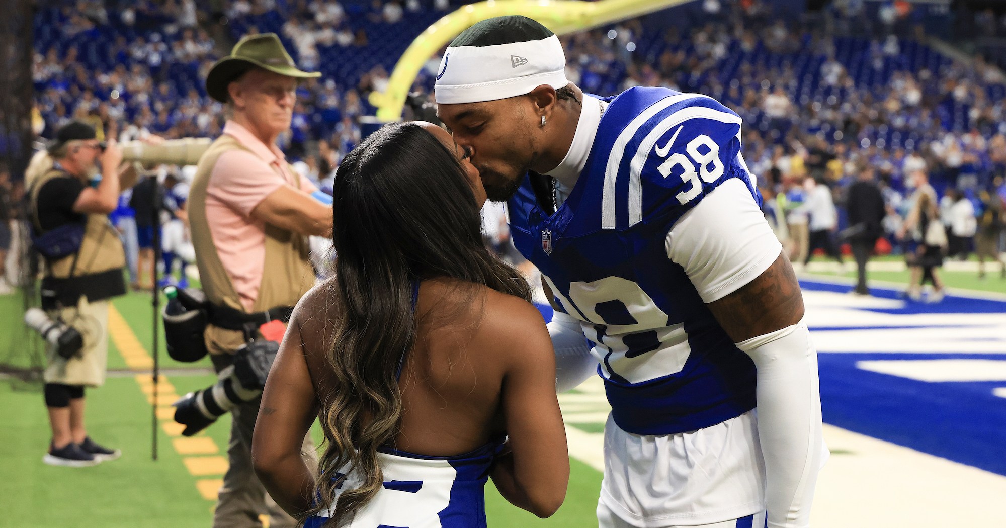 Simone Biles Steals the Show in Jaw-Dropping Colts Gear at Jonathan Owens' Season Opener