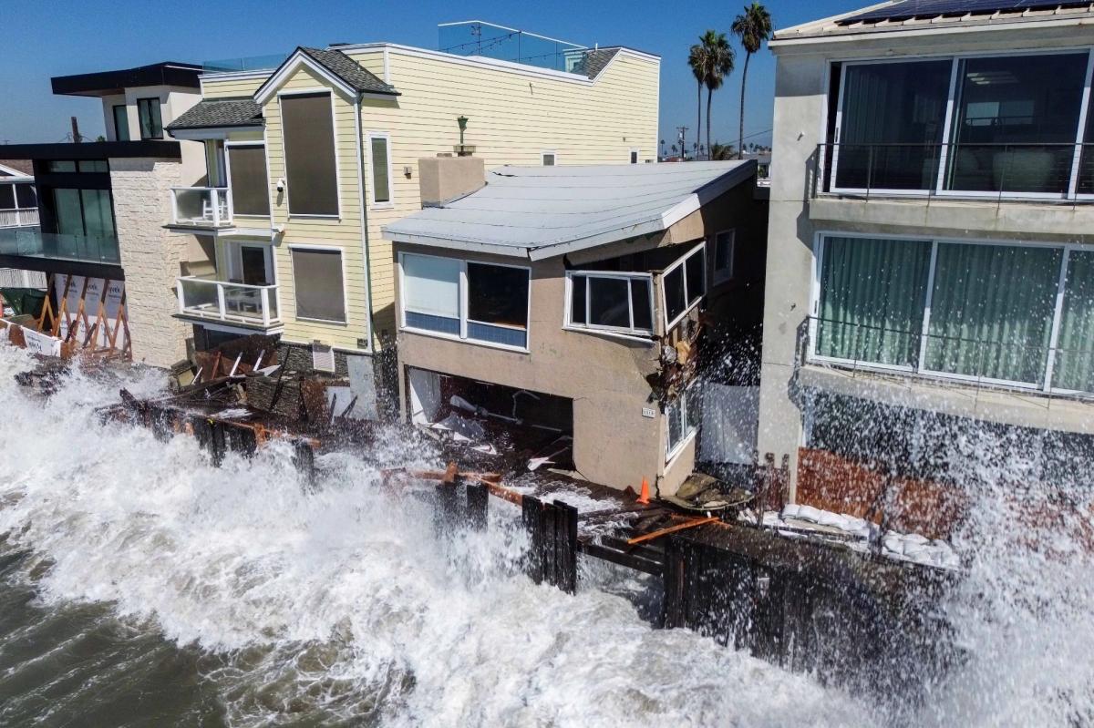 Long Beach Homes in Peril as Storm Erodes the Coastline