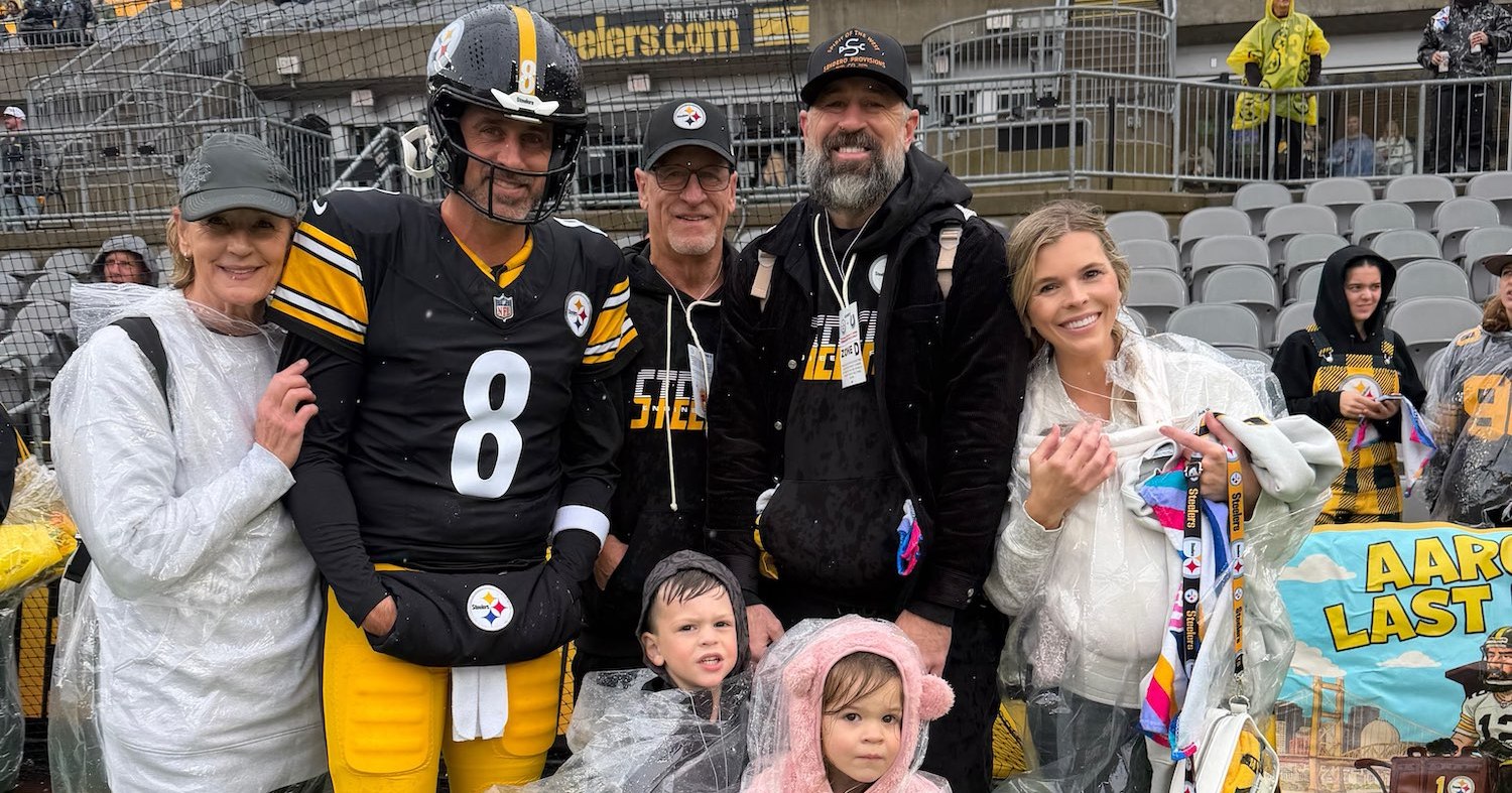 Aaron Rodgers' Emotional Family Reunion Sparks Buzz After Steelers Game